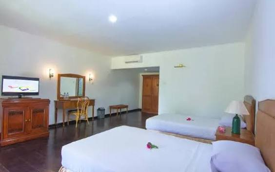 Pool View Suite
